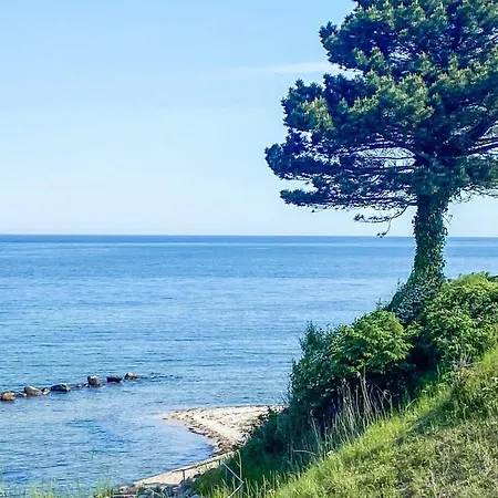 Seaside Bliss With Views Bro (Funen)
